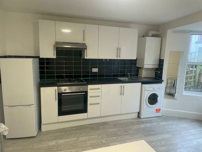 1 Bedroom Flat To Rent In Margaret Road, New Barnet, London, EN4