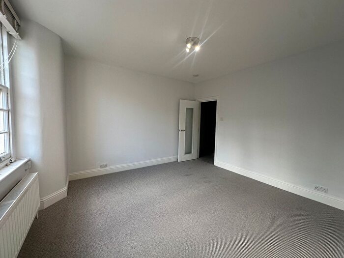 1 Bedroom Flat To Rent In Merrow Street, Walworth Village, London, SE17