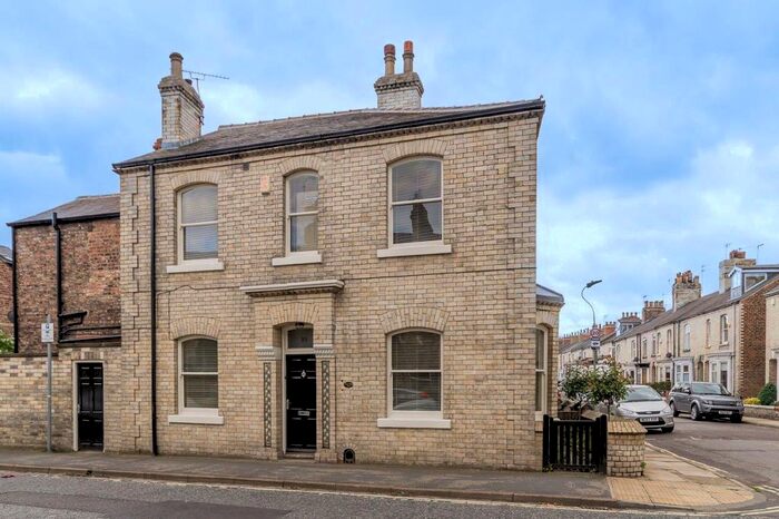 3 Bedroom Detached House To Rent In Scarcroft Road, York, YO23