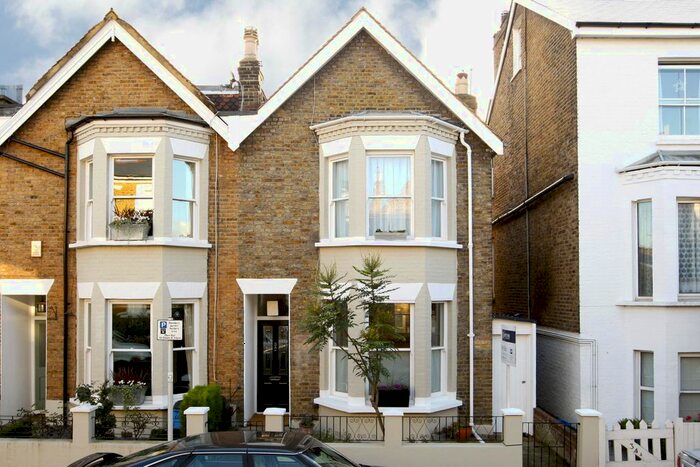 4 Bedroom Flat To Rent In Jocelyn Road, Richmond, TW9