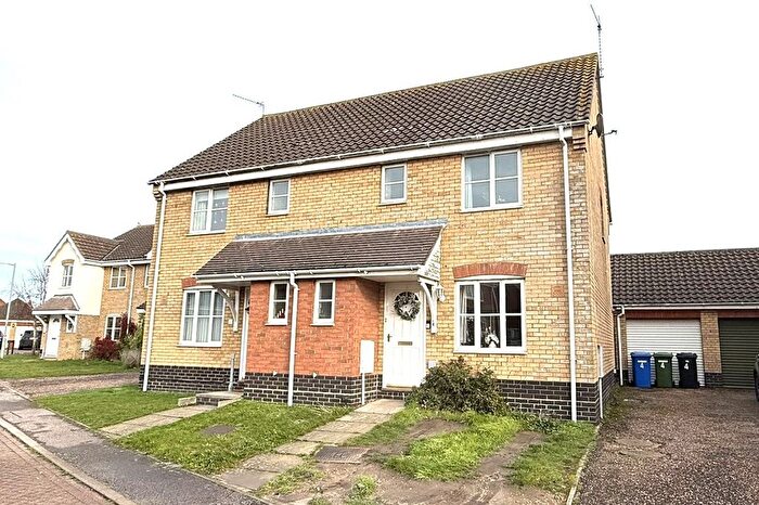3 Bedroom Semi-Detached House For Sale In Guscott Close, Lowestoft, NR32
