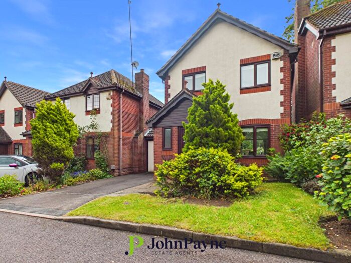 3 Bedroom Link Detached House To Rent In Calder Close, Cheylesmore, Coventry, CV3