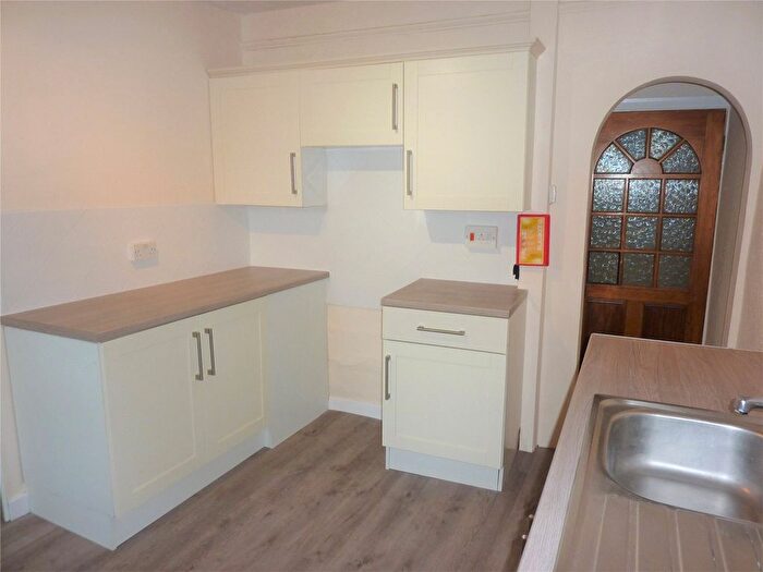 2 Bedroom Flat To Rent In New Street, Honiton, Devon, EX14