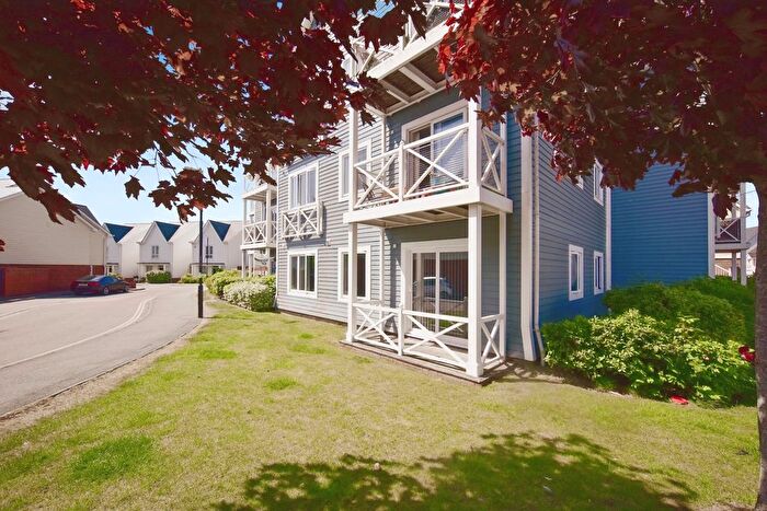 2 Bedroom Flat For Sale In Poynder Drive, Snodland, ME6