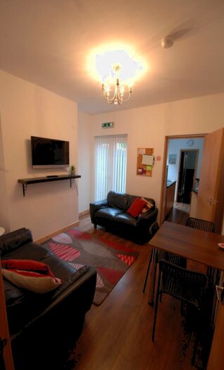 5 Bedroom House To Rent In Winnie Road, B29