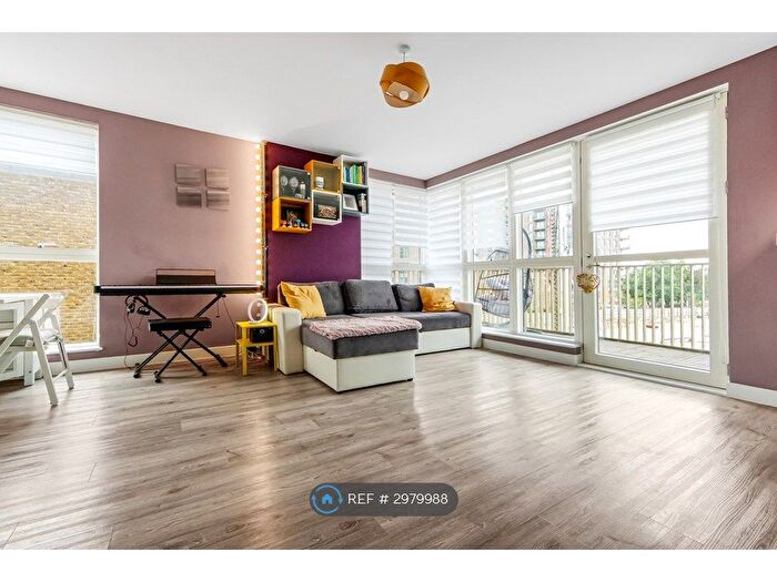 3 Bedroom Flat To Rent In Noble House, London, SE3