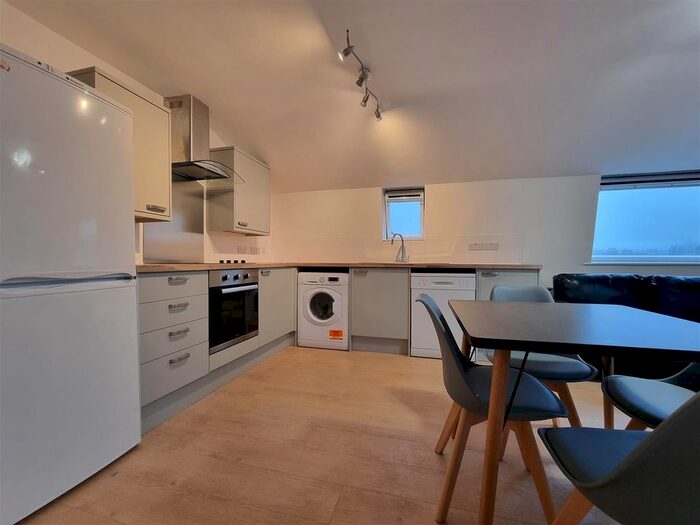 2 Bedroom Flat To Rent In River Court, Ferry Lane, Cambridge, CB4