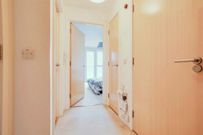 1 Bedroom Flat For Sale In Headstone Drive, Harrow, HA1