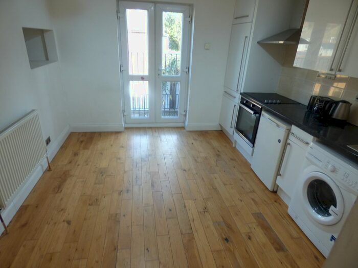 2 Bedroom Flat To Rent In Cannon Street Road, London, E1