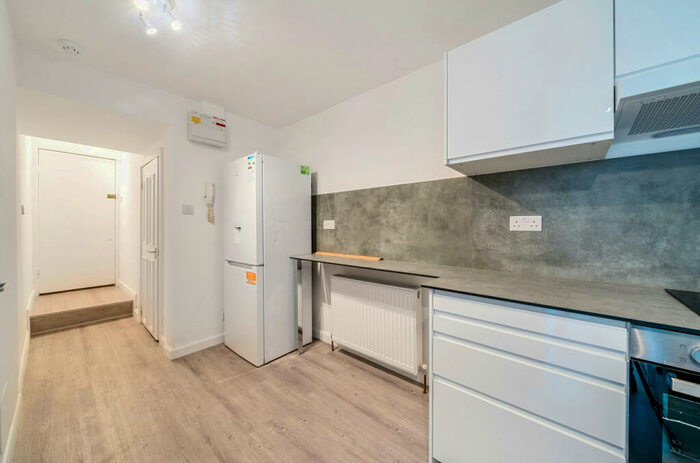 Apartment To Rent In Chamberlayne Road, Kensal Rise, London, NW10