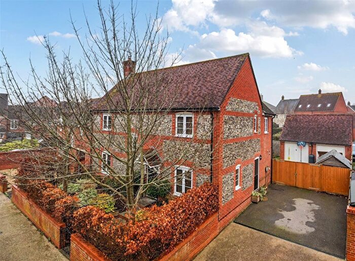 4 Bedroom Link Detached House For Sale In Cobham Road, Blandford Forum, DT11