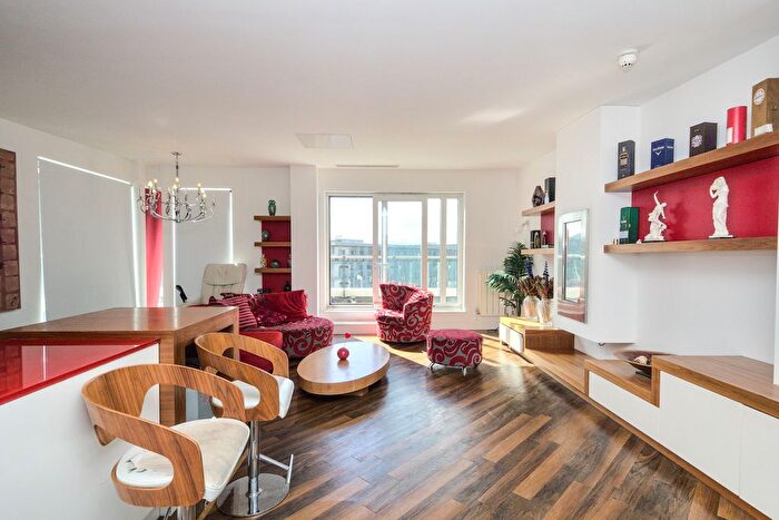 3 Bedroom Flat To Rent In Cadogan Road, London, SE18