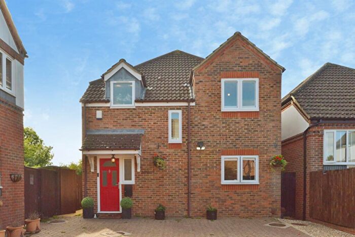 3 Bedroom Detached House For Sale In Taverner Close, Old Farm Park, Milton Keynes, MK7