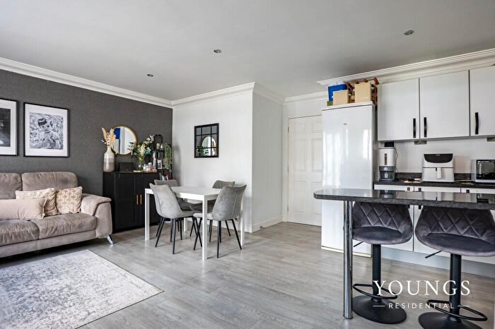 2 Bedroom Flat For Sale In Meadow Rise, Christopher Martin Place Meadow Rise, CM11