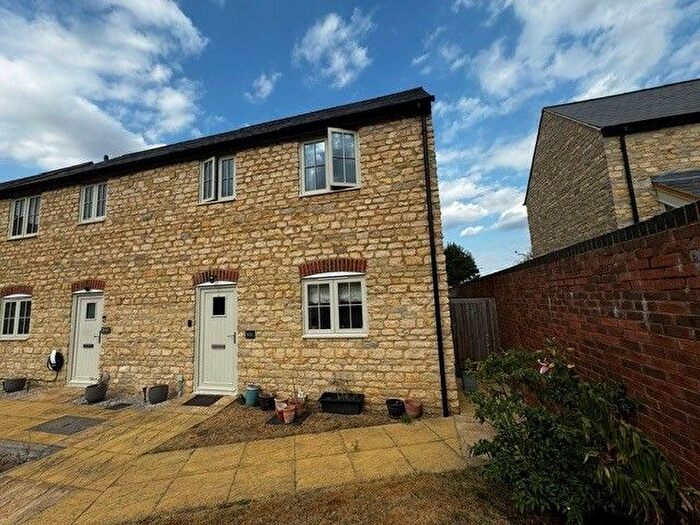 3 Bedroom Property To Rent In Manor Close, Deanshanger, Milton Keynes, MK19
