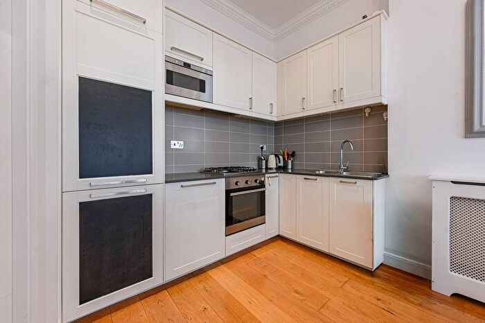 2 Bedroom Flat To Rent In Bolingbroke Road, London, Brook Green, London, W14