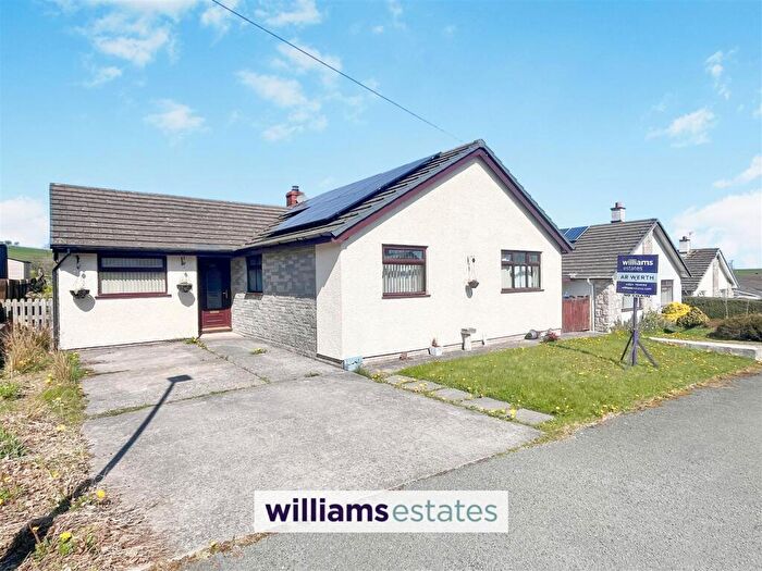 4 Bedroom Detached Bungalow For Sale In Trem Y Coed, Clawddnewydd, LL15