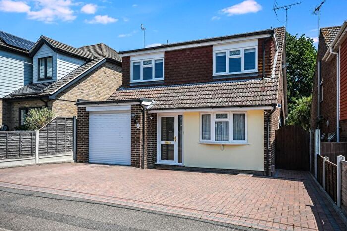 4 Bedroom Detached House For Sale In Mons Avenue, Billericay, CM11