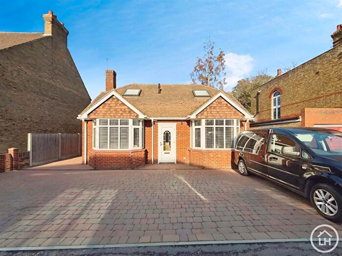 3 Bedroom Detached House For Sale In Key Street, Sittingbourne, ME10