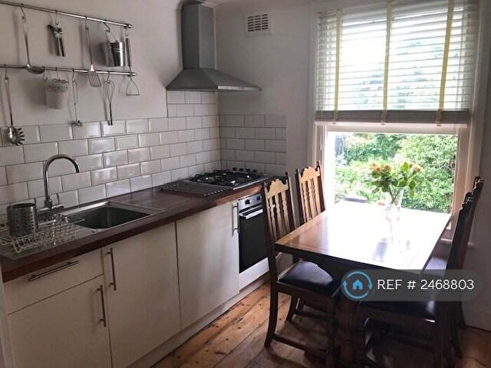 2 Bedroom Flat To Rent In Norwood Road, London, SE24