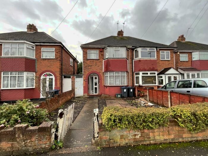3 Bedroom Semi-Detached House To Rent In Hangleton Drive, Sparkhill, B11
