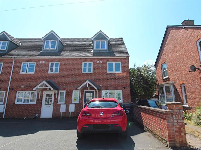 4 Bedroom End Of Terrace House To Rent In Winstanley Road, Wellingborough, NN8