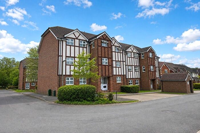 2 Bedroom Flat To Rent In Knaphill, Woking, Surrey, GU21