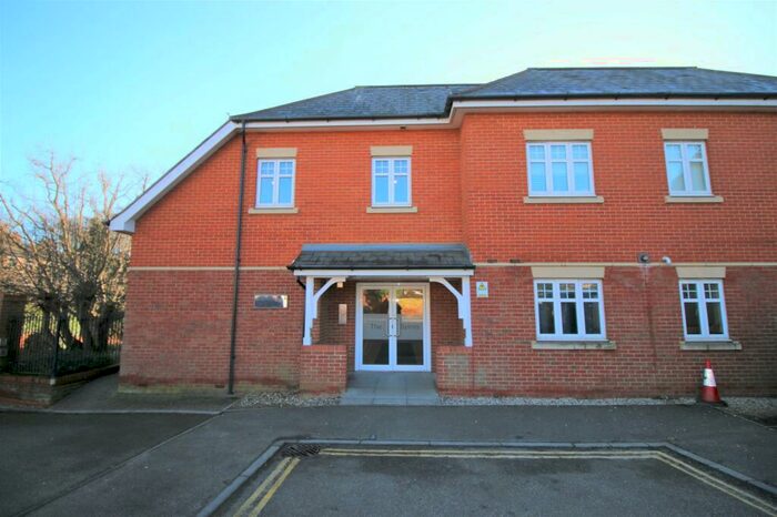 2 Bedroom Flat To Rent In Eastfield Road, Brentwood, CM14