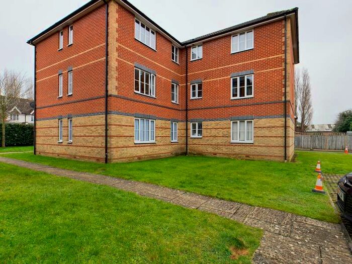 2 Bedroom Flat To Rent In Coronation Road, , Waterlooville, PO7