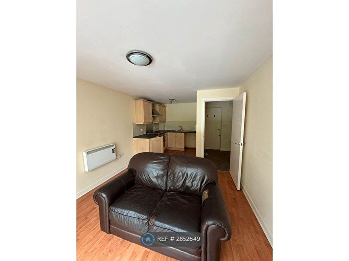 1 Bedroom Flat To Rent In Commercial St, Hyde, SK14