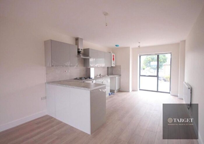 3 Bedroom Flat To Rent In Hertford Road, EN3