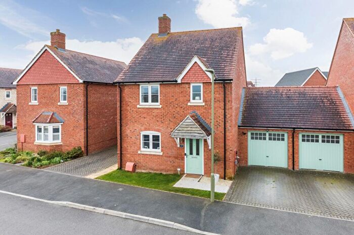 3 Bedroom Link Detached House For Sale In Harding Vale, Steventon, OX13