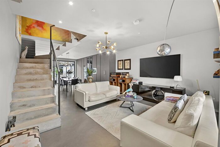 4 Bedroom Property To Rent In North End Road, London, NW11