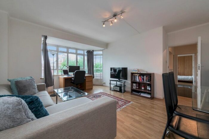 1 Bedroom Flat To Rent In University Street, Bloomsbury, WC1E
