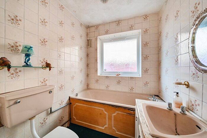 2 Bedroom Detached Bungalow For Sale In High Wycombe, Keep Hill, Buckinghamshire, HP11