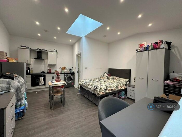 Studio To Rent In Longford Street, Derby, DE22