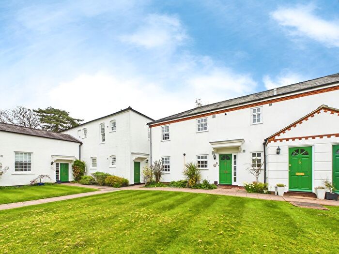 2 Bedroom Maisonette To Rent In Ashdown Court, Oak Tree Way, Horsham, RH13