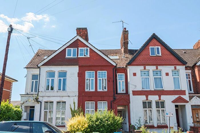 2 Bedroom Apartment To Rent In Bicester Road, Aylesbury, HP19