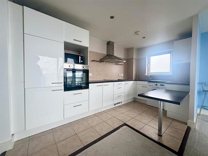 2 Bedroom Flat To Rent In Ferry Court, Cardiff, CF11
