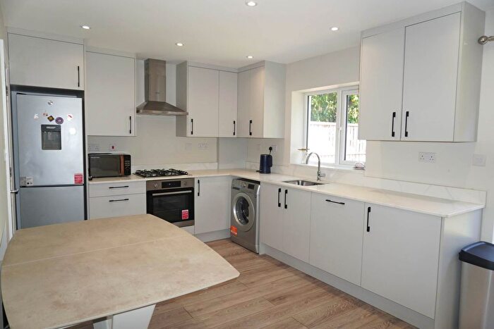2 Bedroom Flat To Rent In Sutherland Avenue, London, W13