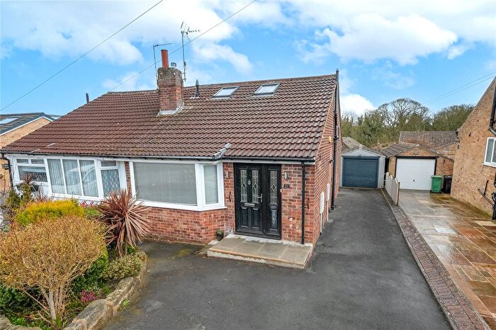 3 Bedroom Bungalow For Sale In Crofton Rise, Leeds, West Yorkshire, LS17