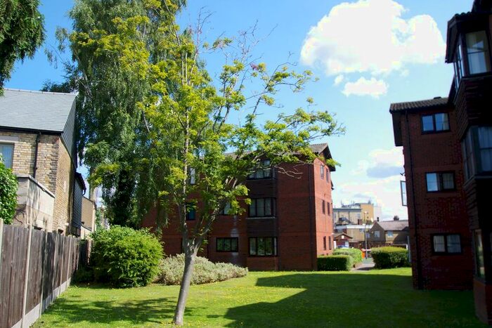 1 Bedroom Flat To Rent In Caledonian Court, West Street, Watford, WD17