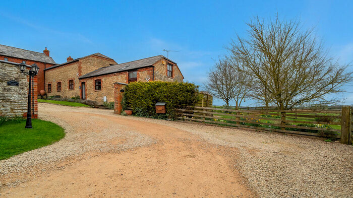 4 Bedroom Barn Conversion For Sale In Falcutt Brackley, Northamptonshire, NN13