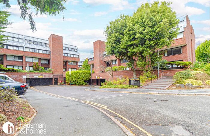 2 Bedroom Flat To Rent In Chandos Way, Golders Green, NW11