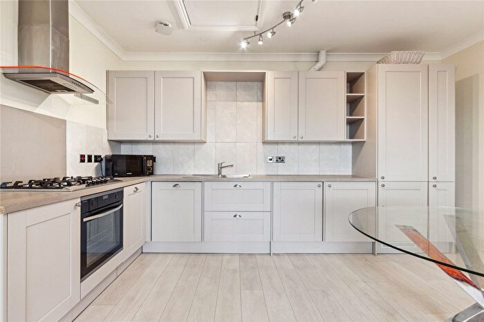 3 Bedroom Flat To Rent In Holland Road, Kensington, London, W14