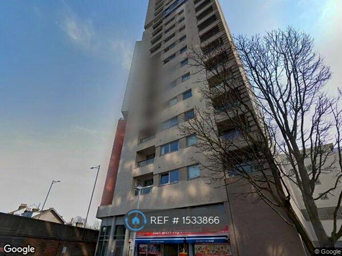 2 Bedroom Flat To Rent In Raphael House, Ilford, IG1