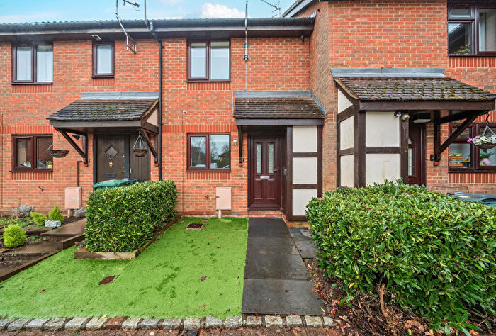 2 Bedroom Terraced House For Sale In Carlton Tye, Horley, Surrey, RH6
