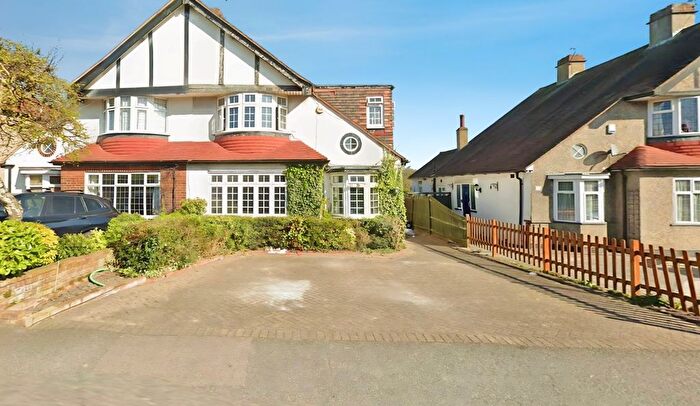 4 Bedroom Semi-Detached House To Rent In Faraday Avenue, Sidcup, DA14