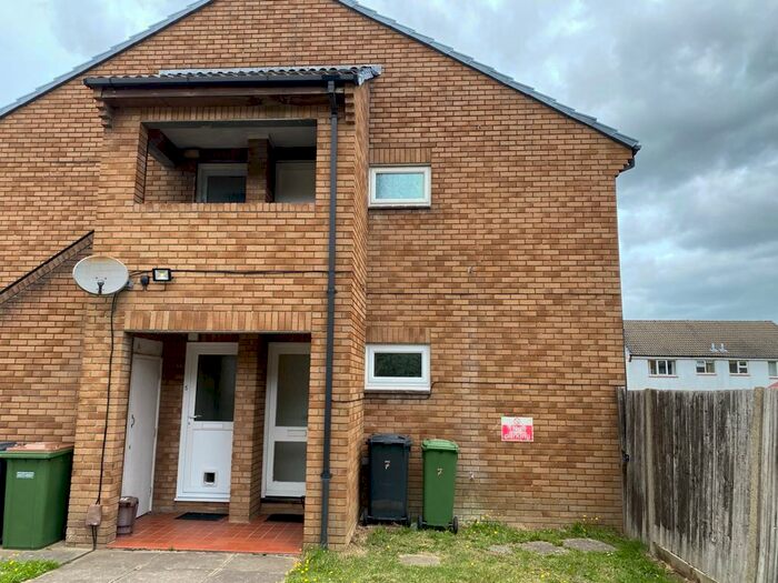 Apartment To Rent In Helford Gardens, Chartwell Green, Southampton, SO18