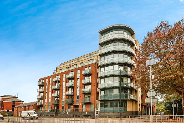 1 Bedroom Apartment For Sale In Bath Road, Slough, SL1